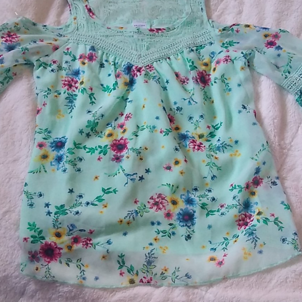 2 Spring cold shoulder tops